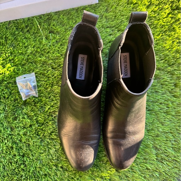 Steve Madden Dover Ankle Chelsea Boots in Black - Picture 4 of 11